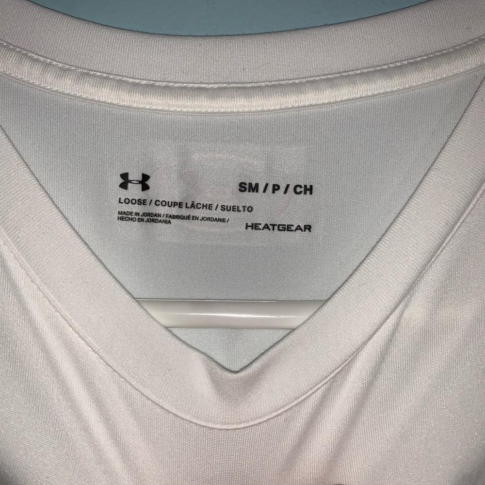 Athletic shirt